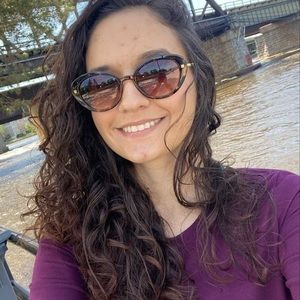 Meet your Posher, Valeria